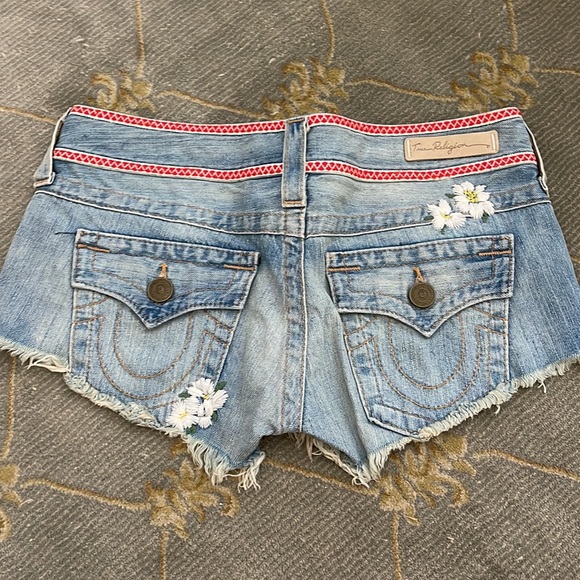 True Religion Brand Jeans Embroidered Joey Shorts - Picture 3 of 11
